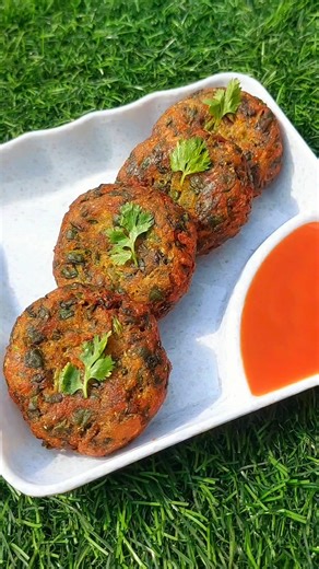 Crispy aloo palak cutlet recipe | Easy snack ideas #shorts