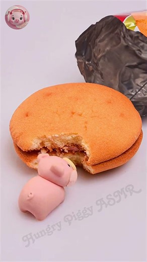 Watch This Tiny Pig Eat Everything! So Satisfying! 😍 #usashorts #shortsfeed #asmrsounds #asmr