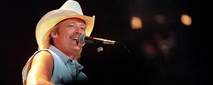 3 Country Hits From the Early 2000s That Will Never Go out of Style