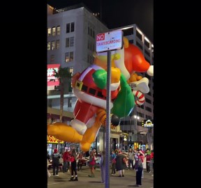 Christmas magic unfolds as Garfield float takes off at Hollywood Christmas Parade