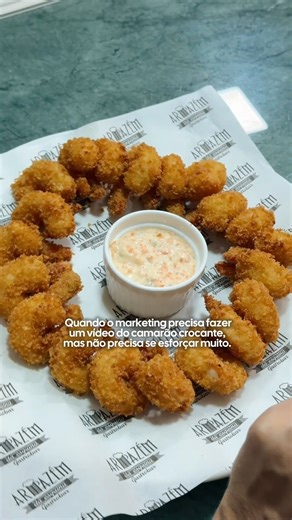 Armazém da Esquina Gastrobar on Instagram: "🍤 Alerta de crocância extrema! Dessa vez ficou fácil para o marketing 😂❤️ São 250g de camarões empanados na farinha panko, douradinhos por fora, suculentos por dentro e capazes de causar amor à primeira mordida. 😍🔥 Atenção: o crec crec pode dar vontade de pedir outra porção. 👉 Vem provar e se apaixonar! #CamarãoCrocante #CamarãoEmpanado #FarinhaPanko"
