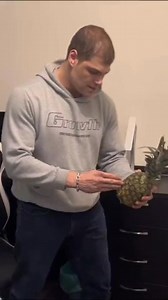 Pineapple Smash Bro #funnyreels #reactionvideo #funnyvideo #comedy | Shameless Elle