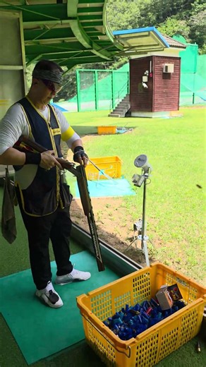 Perazzi hightech and MX8 trap competition shotguns / 페라찌 하이테크, MX8 경기용 산탄총 #clayshooting #클레이사격