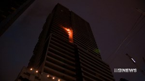 Combustible cladding causes Melbourne apartment block to catch fire