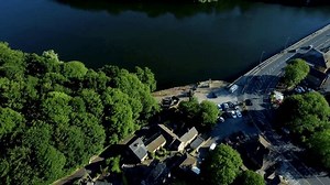 poursuite Aérienne de véhicules le long : vidéo de stock (100 % libre de droit) 3974318871 | Shutterstock