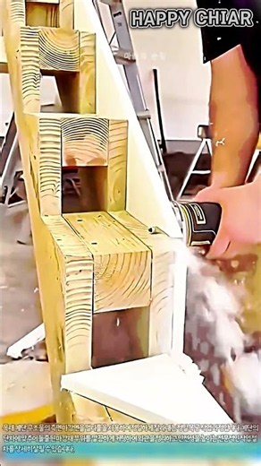 목재 계단 측면 정밀 마감 커팅 작업 #worker #process #woodworking #carpentry #tools