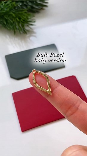 Christmas earring drop 14 Nov, Fri, 6AM PST ✨ Just listed these baby Bulb Bezel components yesterday, can’t decide if I prefer the previous bigger bulb, or this version! 🤩 | Cutterglobe