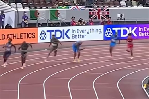 Il video di Marcel Jacobs urtato da un avversario nella staffetta 4x100 ai Mondiali di Tokyo