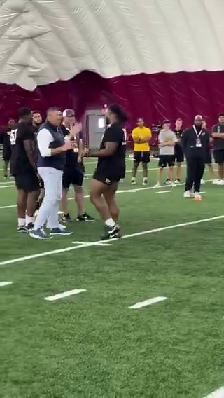 Mike Vrabel getting some work in with Arizona State OT Max Iheanachor 👀We all know how important he said that hands-on evaluation was last year with Will Campbell. Iheanachor is projected to go late 1st or early 2nd round