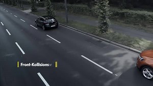 “Ich sehe was, was du nicht siehst …” Die Opel Eye Frontkamera im Mokka X hat alles im Blick und alarmiert den Fahrer per Front-Kollisionswarner sofort über brenzlige Situationen. | Opel