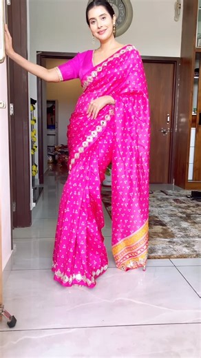 Charu’s closet on Instagram: "Beautiful, pure crêpe, Sari designer, mirror, work border, and same blouse piece . 💕"