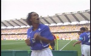 Em 2002, Brasil vence a Inglaterra pelas quartas de finais da Copa do Mundo