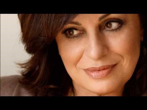 Όταν πίνει μια γυναίκα - Χαρούλα Αλεξίου