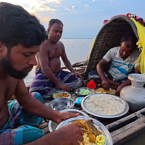 4.1M views · 105K reactions | মাঝ নদীতে জেলেদের খাওয়া-দাওয়া। মাছ ভাত Fishermen Eating Rice & Fish on The Boat in The River #fisherman #eating #fishermanlife | Sky Documentary | Facebook