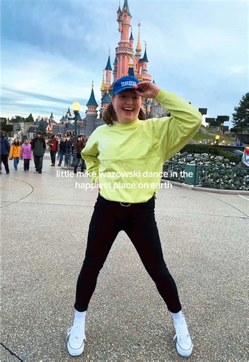 Little Mike Wazowski Dance at Disneyland Paris
