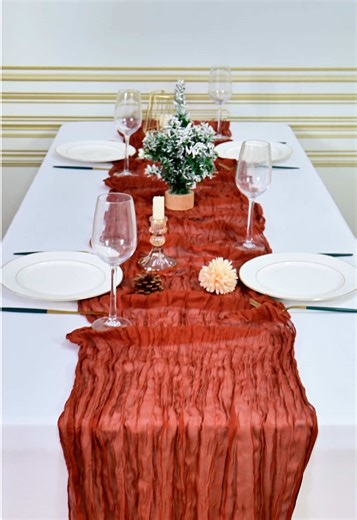Cozy Vintage Rust-Red Table Runner for Dining Spaces
