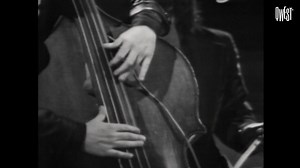 Do you ever see colors when listening to music? There is a reason why the great Bill Evans is often described through the lens of visual arts. Famous for playing on Miles Davis' iconic Kind of Blue, Bill Evans music is rich, profound, hypersensitive and it sinks into your bones. Experience this fabulous 1972 performance and let him take you on a colorful journey to the place where sheer feeling blends effortlessly with utter sophistication. Watch the full concert here -->https://bit.ly/31NrJxo |