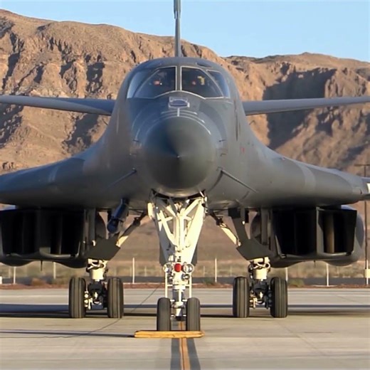 The B-1 Beast in Flight #military #usairforce
