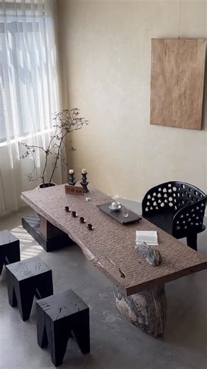 Wabisabi QiaoZhuo on Instagram: "🪵➕🪨 It can still be matched like this😱 It‘s so beautiful#furniture #homedecor #zen #wabisabi #interiordesigner"