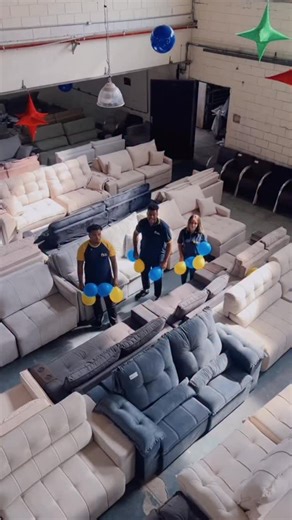 Casa Saldão|Loja de móveis on Instagram: "É SEXTA e SÁBADO de MEGA INAUGURAÇÃO CASA SALDÃO! Chegamos com tudo em Jundiaí… E quem ganha o presente é você! Porque a festa é em Jundiaí, mas Osasco e Carapicuíba também estão em comemoração! É a sua chance perfeita de renovar sua casa pagando MUITO menos! 🪑 Mesas a partir de R$ 399,90 🛏️ Colchões D33 a partir de R$ 199,90 🛋️ Sofás a partir de R$ 799,00 E olha… tem MUITO mais oferta que não cabe nesse vídeo! Então já salva, compartilha com quem tá