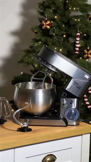 🔥ТРЕНДОВІ ТОВАРИ ДЛЯ ВСІХ🔥 on Instagram: "✨ Тістоміс, про який ви давно мріяли! Потужний, стильний і створений, щоб робити вашу випічку ідеальною 💫 💥 Характеристики, що закохують: • Потужність: 3500 Вт — легко справляється навіть із густим тістом • Металева чаша: 4,5 л — вистачає для великої порції • 3 насадки: для тіста, кремів, пюре та інших страв 🥧 Готуйте торти, хліб, пироги, десерти — тістоміс робить важку роботу за вас. Жодного болю в руках, жодних грудочок — тільки ідеальна консистен