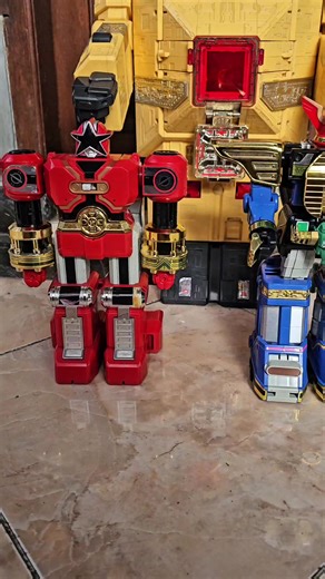 Exploring DX King Piramid and Red Puncher from Super Sentai