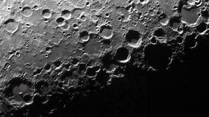 China dispara rayo láser a la Luna desde la Tierra y consigue darle a un satélite