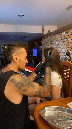 Earlobe Piercing Procedure: Watch the Steps