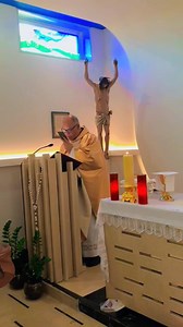 Fr Antoine Borg - Direttur Radju Marija Malta waqt il-qari tal-Evanġelju illum fil-quddiesa tal-ewwel Ġimgħa tax-xahar. 🎥 Bridget Micallef | Radju Marija Malta