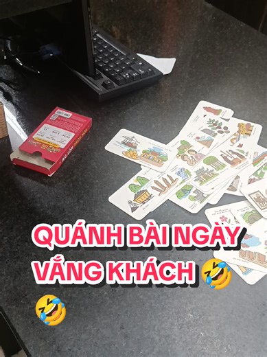 Nhân một ngày cuối tuần vắng vẻ, chúng ta quánh bài bằng bộ Flash Card: Non sông một dải 🥰😛🇻🇳😝 - Vừa học vừa chơi - Yêu quê hương qua từng đặc trưng vùng miền - Nắm thêm địa lý từng địa danh 😝🤣 #hanxuatban #alphabooks #toiyeuvietnam #theflashcard #nonsongmotdai