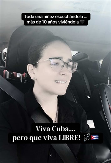 No me había percatado CUANTOS AÑOS llevo fuera de Cuba…y lamento si decepciona mi sentir a alguien, pero yo SI LA EXTRAÑO…. Pero no la calle, el P-11, las colas, las cosas palpables… Extraño mi maestra de primaria a la que se le desmontaba un dedo y gritaba de dolor, pero se lo emparejaba y seguía dando clases porque no había sustitutos (historia real) Extraño la señora que vendía bolitas de maní y coco a la salida de la secundaria para matar el hambre de todos los que salíamos a mediodía Lo que
