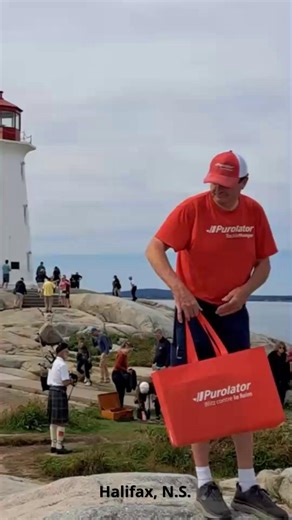 During this year’s Purolator Tackle Hunger National Red Bag campaign, we’re passing out more than 60,000 reusable red bags across 27 communities in Canada and the U.S. Did you get a bag? Please consider filling it with non-perishable food items and placing it on your doorstep before the pick-up time indicated on the bag insert. A Purolator courier will collect it and deliver the donations to your local food. Or help us #TackleHunger by donating online at purolatortacklehunger.com. #PurolatorTack