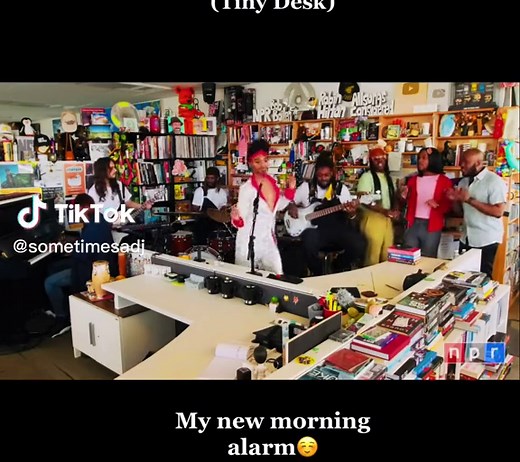 Durand Bernarr Performs 'Mango Butter' at Tiny Desk Concert