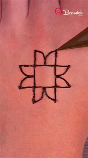 Simple back hand henna design ✨#creative #handhenna #design