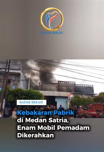 Kebakaran melanda pabrik kaos kaki di Kampung Tanafit, Kecamatan Medan Satria, Kota Bekasi, Rabu (25/3). Peristiwa itu dilaporkan terjadi sekitar pukul 14.00 WIB. Hingga pukul 16.00 WIB, petugas Dinas Pemadam Kebakaran dan Penyelamatan (Disdamkarmat) Kota Bekasi masih berupaya memadamkan api. Enam unit mobil pemadam dikerahkan ke lokasi kejadian. “Sekitar enam unit mobil pemadam kebakaran dikerahkan ke lokasi,” ujar Komandan Pleton Disdamkarmat Kota Bekasi, Rusmanto, kepada wartawan. Kronologi k