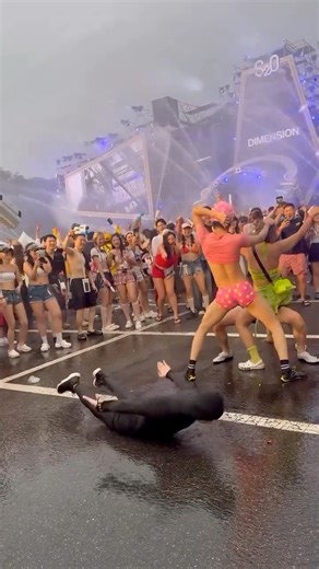 Man is looking like Magikarp from pokemon 😂 | Scvno