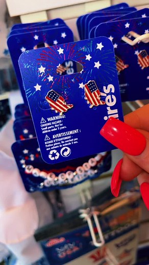 We have all of your #4thofjuly accessories! ❤️🤍💙🇺🇸🎇🧨 #claires #clairesstores #clairesfashions #itsatclaires #4thofjuly #clairesvibe #shop #sale