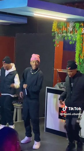 🤘🏿@Legae_thabo🕺 @Fiksology🫴 #thamikadeck #thamiubuntu