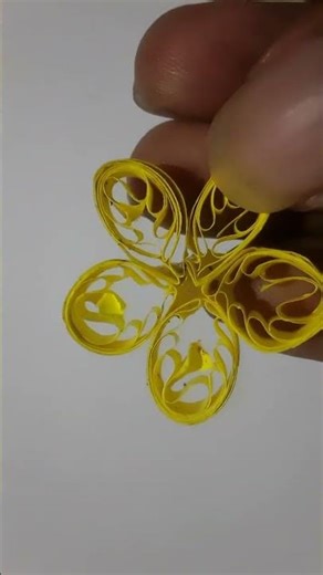 making if origami flower fro rolling papers