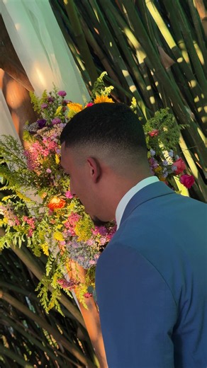 Cantando no casamento: João Victor Fiorio emociona o pai