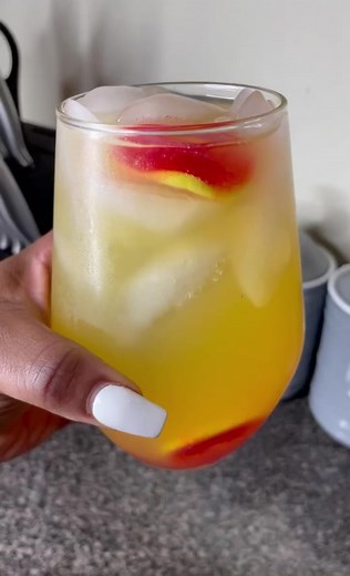 Delicious Peach Vodka Cocktail Recipe