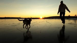 4.1K views · 33 reactions | Meine Eltern haben immer gesagt, es kommt auf die inneren Werte an ✨ Perfekt für den Winter 略 Das neue #GoProHERO9 Update (v1.5) ist da und gibt deiner Cam ein starkes Persönlichkeits-Makeover: ❄️ bessere #HyperSmooth 3.0 Performance wenn's richtig kalt ist  Livestreaming geht jetzt auch mit dem Max Lens Mod  und noch mehr – alle Infos findet ihr auf GoPro.com/HERO9 | GoPro | Facebook