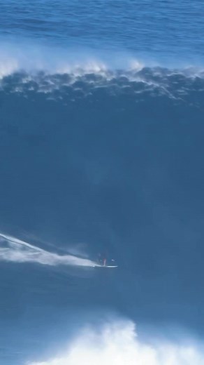 This years @bigwavechallenge is wrapped! Congratulations to all the Surfers. I was honored to make it in as a Top Three Nominee for “Big Wave Surfer of the Year” along side @jojoroper and @lucaschumbo. Congrats to Lucas Chumbo for winning Big Wave Surfer of the Year! 🏆This past season I focused on a few goals, including paddling into Jaws on my 7’6”, diaing my flips, shaping / designing the next generation of boards & fins. Working out how to fly like a pelican on my Wing. Push my limits on the