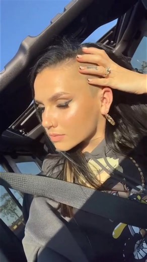 The Amazing @calialeoni favourite sidecut out there 😍🌺#undercut #shavedheadgirl #sideshave #buzzcut #buzzcutgirl #undercutgirls #shavingmyhead