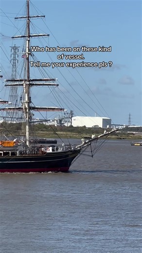 Is it good over there ?#seafarer #navigation #thuythuvienduongsea #lifeonship