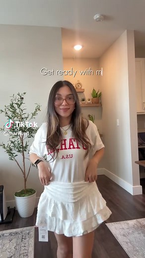 Lace Mini Skirt Outfit Ideas for Spring Fashion