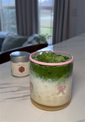 Made an iced matcha latte using @Raku Matcha Hikari and sweetened with maple syrup. It came out so green and creamy! We hope everybody had a great weekend! #matchatok #matchalover #wendyanddaniel #matcha #cutecup