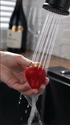 How a Pull-Down Kitchen Faucet Makes Everyday Cleanup Easier
