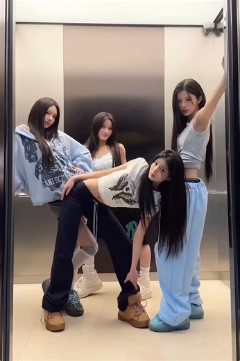 260507 아일릿 원희 옷장 손민수 𖥔*.･ 𖥔*.･ 🔗https://t.co/dkAi6Pcyuy🔎 그레이스 엘우드 (GRACE ELWOOD)- ✧ TURNED-UP SLEEVE TEE OFF-WHITE🛒 가격: 258,000원𖥔*.･ 🔗https://t.co/Yx6r6njawW🔎 안스 닷러브너 (ANS DOTSLOEVNER)- ✧ BIRTHDAY PANTS NAVY🛒 가격: 610,000원𖥔*.･ 🔗https://t.co/eY5vbP9yr6🔎 이알엘 (ERL)- ✧ 레이스업 스니커즈🛒 가격: 827,000원𖥔 전체 리스트는 상단 고정에서 확인#원희 #WONHEE #아일릿 #ILLIT