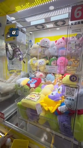 The most unfair claw machine in the world 🕹️😱 | UNILAD Tech